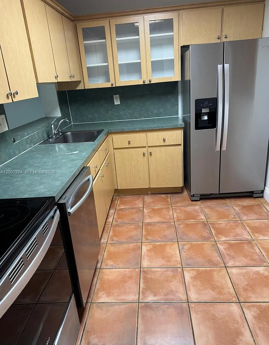 Horizons West Condo #8 — Photo 4
