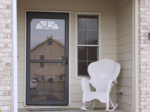 3rd image of 103 Kreekview Dr
