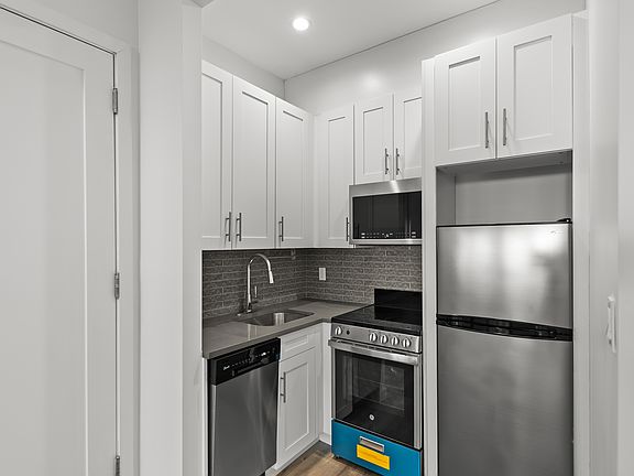2nd image of 1709 Park Pl #1F