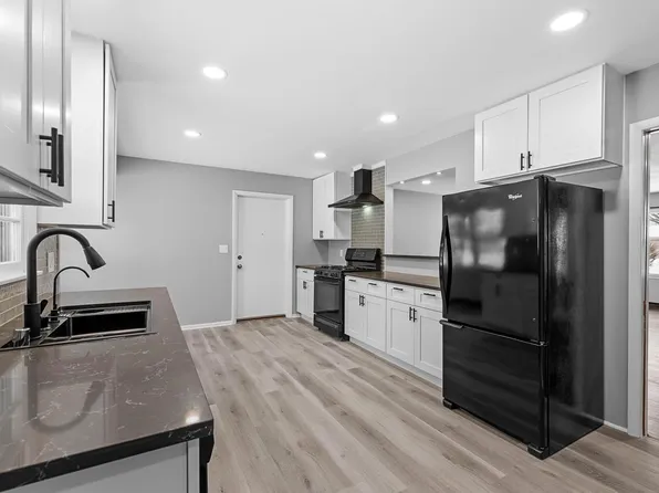 4662 North Parkside DRIVE, Wauwatosa, WI 53225