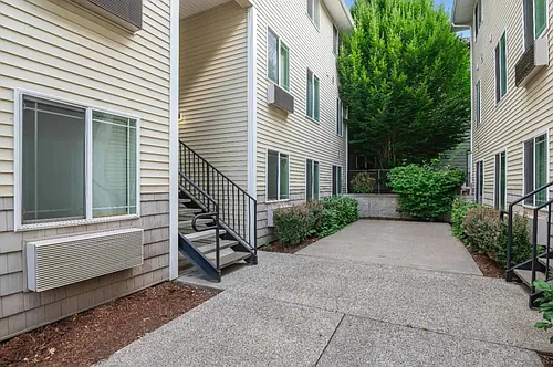 Raven Apartments Photo 1
