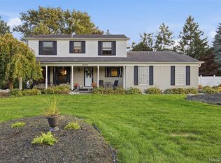 34979 Oakland Rd, Farmington, MI 48335