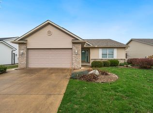 342 Country Meadows Dr, Oak Harbor, OH 43449
