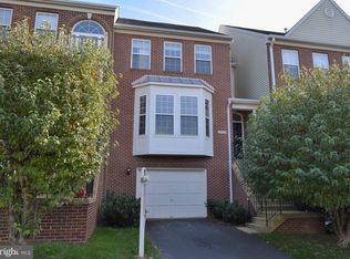 8933 Royal Astor Way, Fairfax, VA 22031