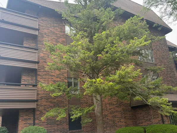 3181 Charlevoix Dr SE Unit 302, Grand Rapids, MI 49546