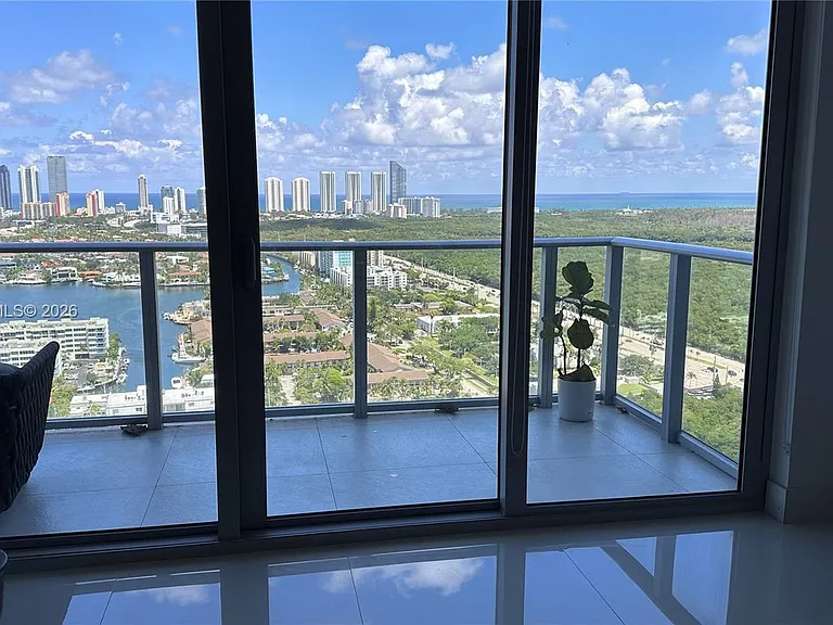 16385 Biscayne Blvd #3019 — Photo 32