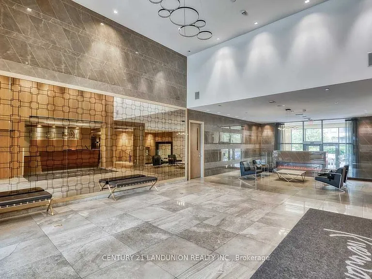 28 Uptown Dr #323 — Photo 3