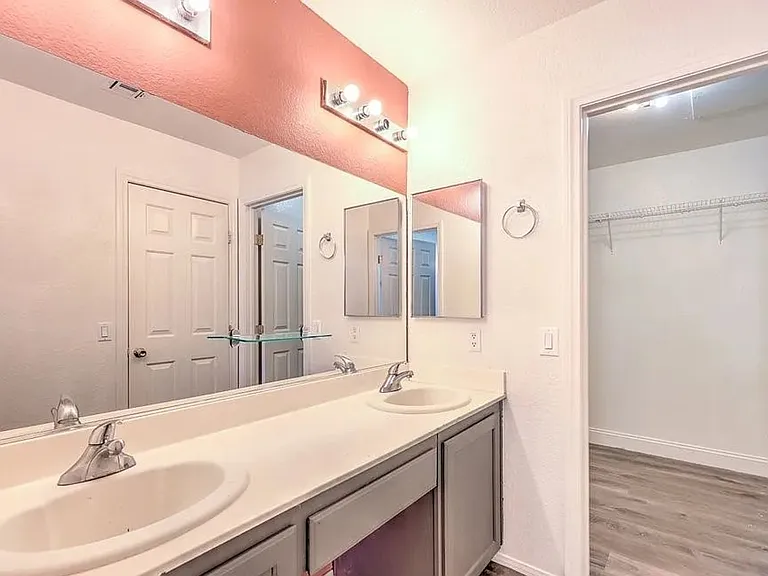 1425 Bow Creek Ct — Photo 5