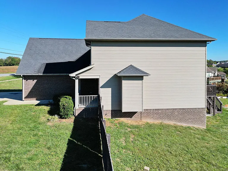 430 Knox Ave — Photo 11