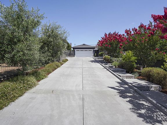 4th image of 1702 Pine Knoll Dr