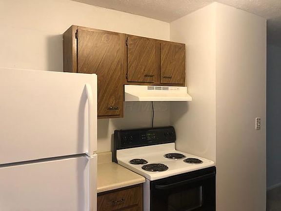 5th image of 200 Oak Meadow Dr