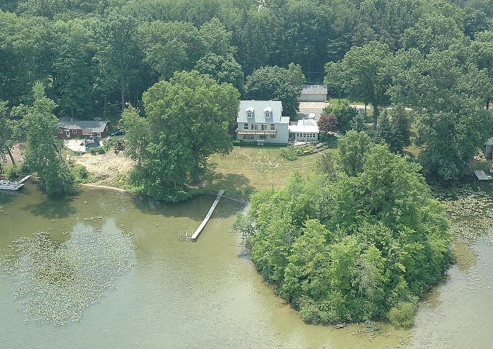 2nd image of 49760 33rd St