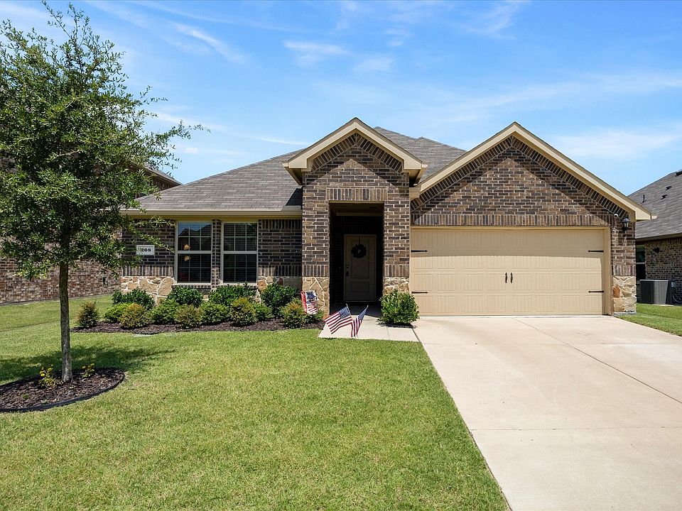 1st image of 208 Redstone Ln