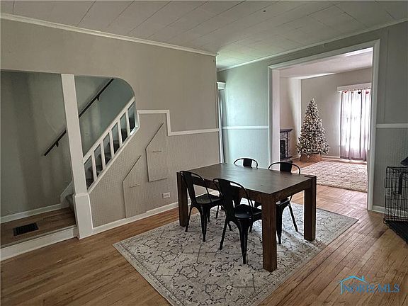 3rd image of 141 Walker St