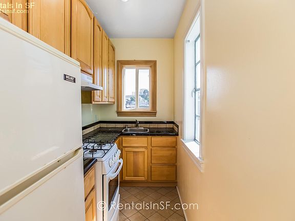 3rd image of 2855 Bush St #302