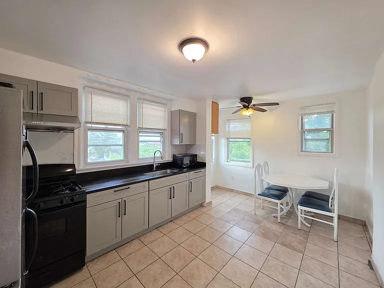 635 Tompkins Ave #2 — Photo 3
