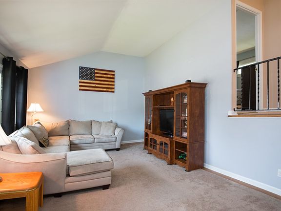 4th image of 67 E Stephen Dr
