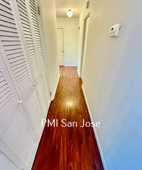 2066 Sandalwood Ct - Hallway_08052026