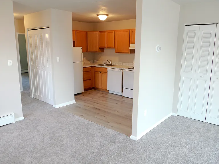 Rolling Green Apartments — Photo 13
