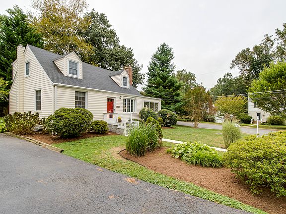 2nd image of 2907 Rose Pl