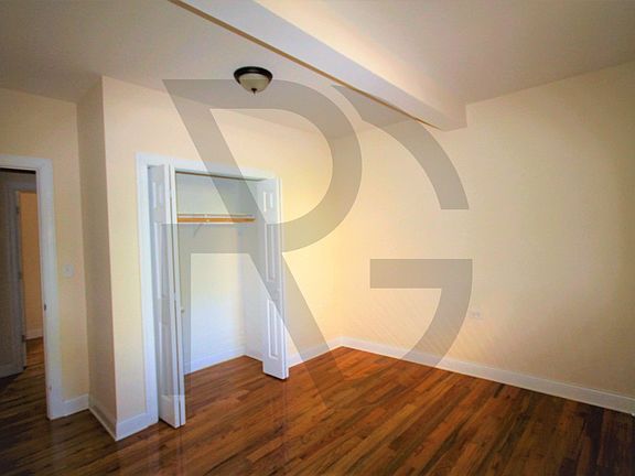 4th image of 1115 W Oakdale Ave #1117GN
