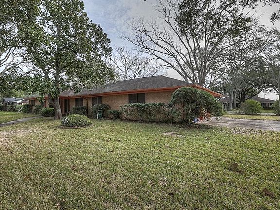 2nd image of 1743 Pecan Ln