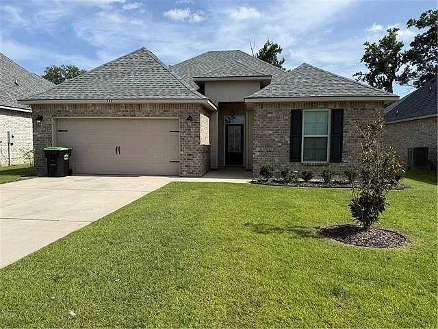 557 Claiborne Trails Dr — Photo 1