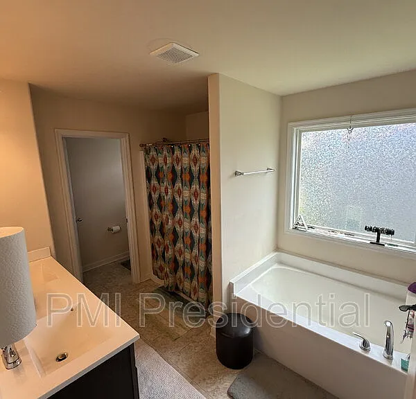 7044 Hepworth Dr — Photo 18