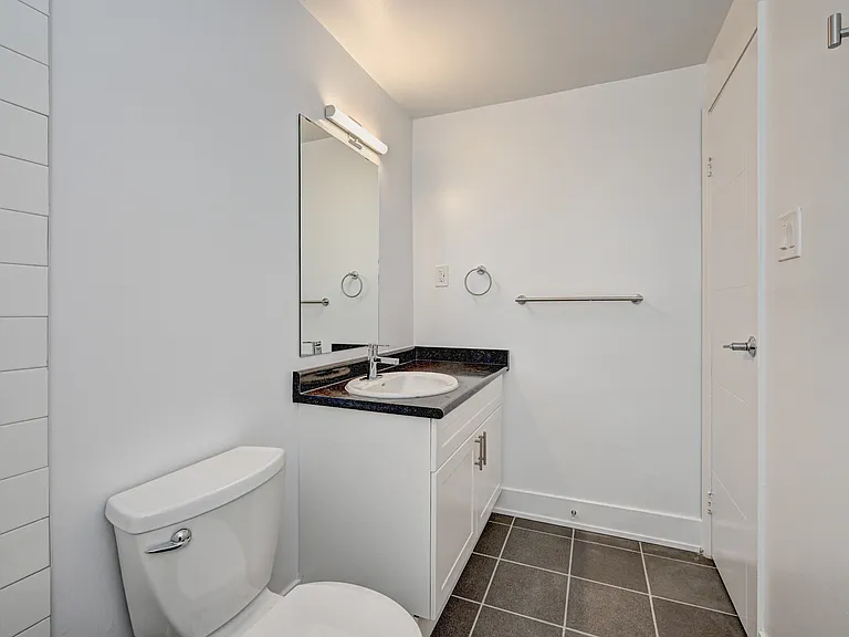 137 Woodside Ave — Photo 15