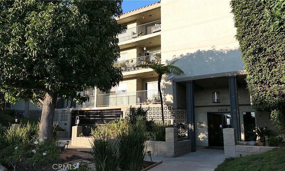1st image of 2929 Waverly Dr APT 304