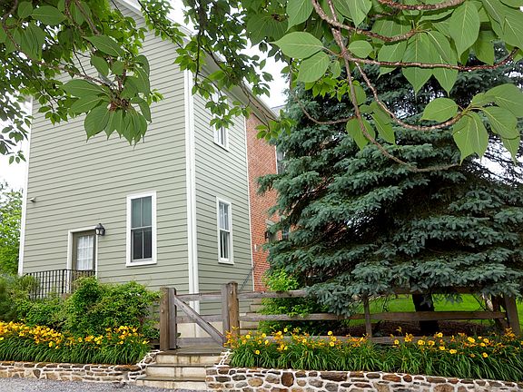 4th image of 827 Wollaston Rd APT 4