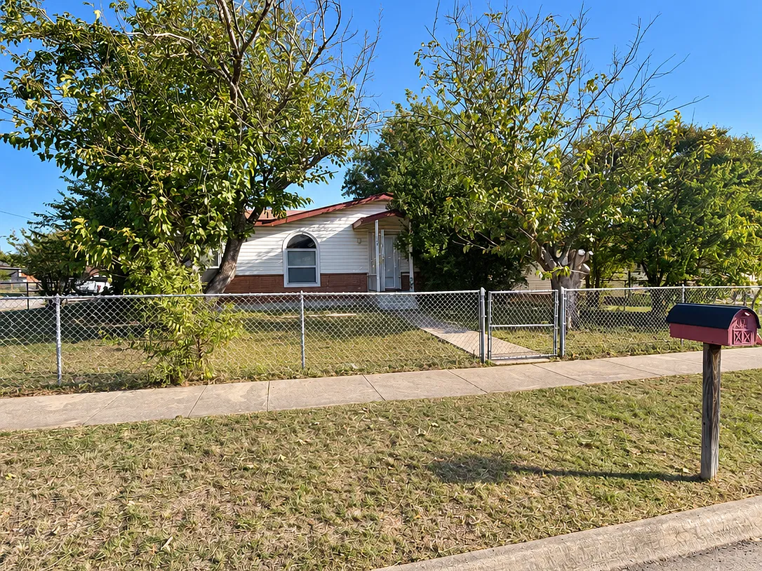 1509 Elyse Dr — Photo 1