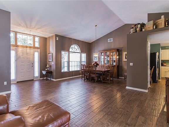 3rd image of 1361 Pleasantridge Pl