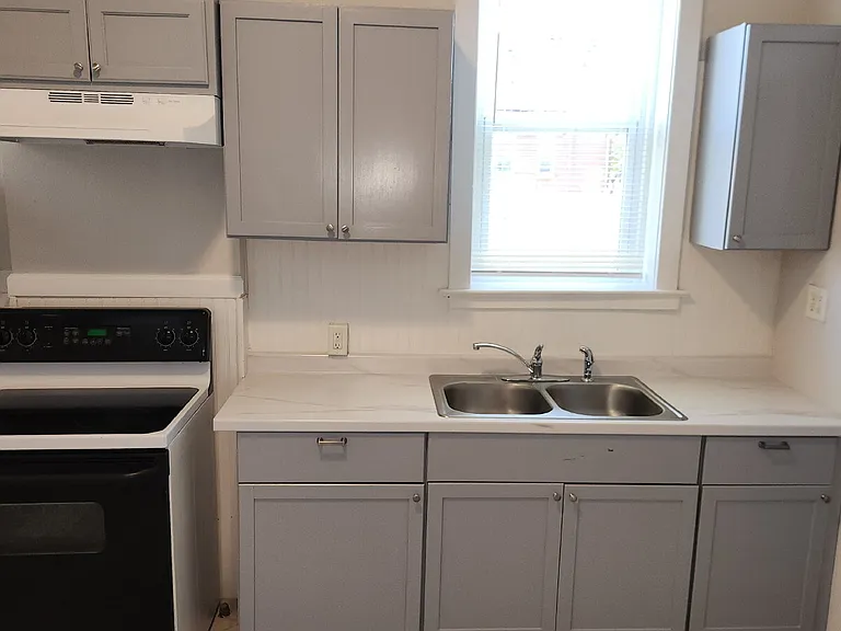 3721 Iowa Ave — Photo 4