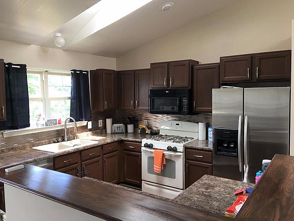 3rd image of 7598 Streamwood Dr