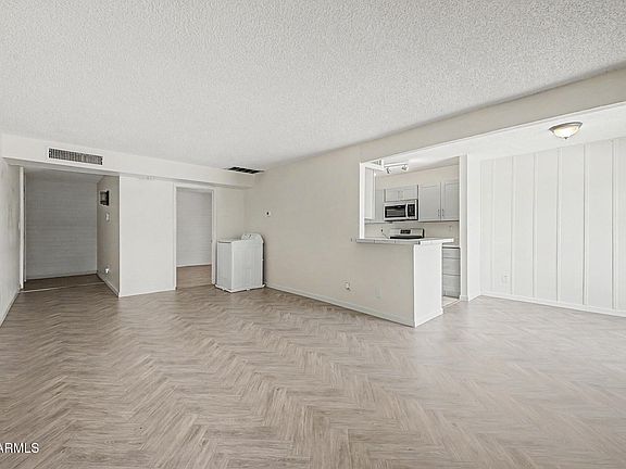 3rd image of 1701 W TUCKEY Lane #236