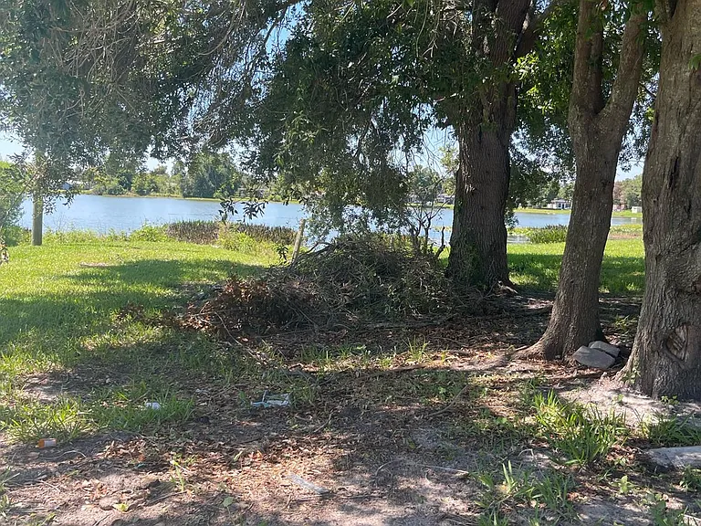 416 Sun Ct — Photo 14