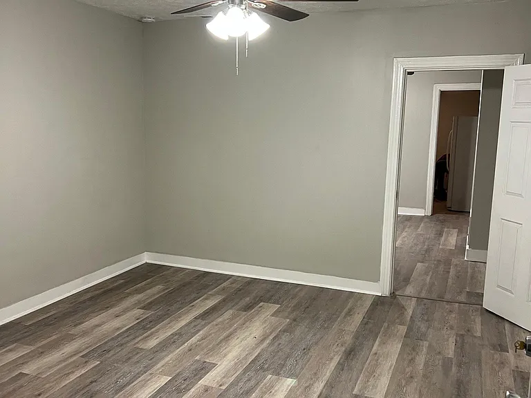 219 Hiawatha Ave — Photo 2