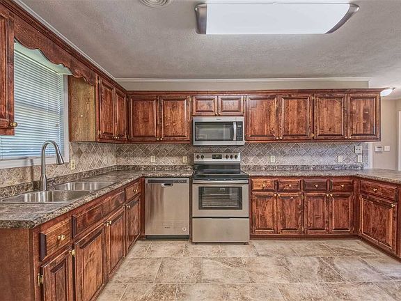 3rd image of 128 Country Ln