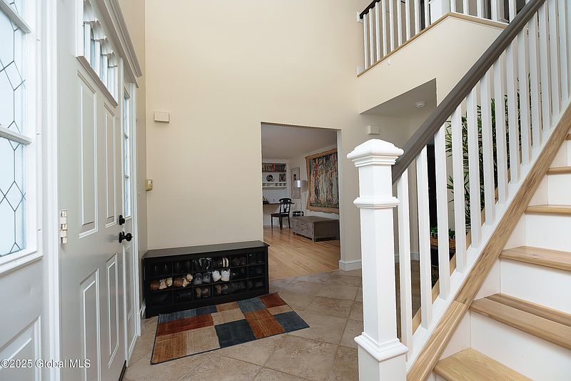 4th image of 122 Kenwood Avenue
