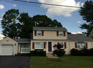 12 Liverpool St, Warwick, RI 02886