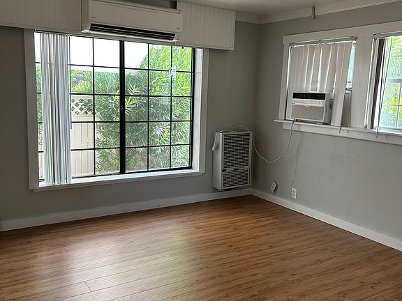 2nd image of 405 Reading St