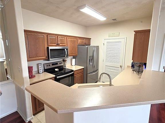 4th image of 2818 Rose Garden Way