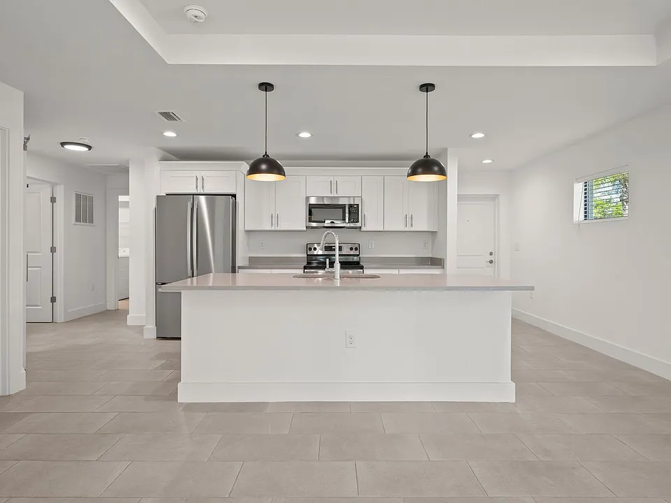 1392 San Cristobal Ave