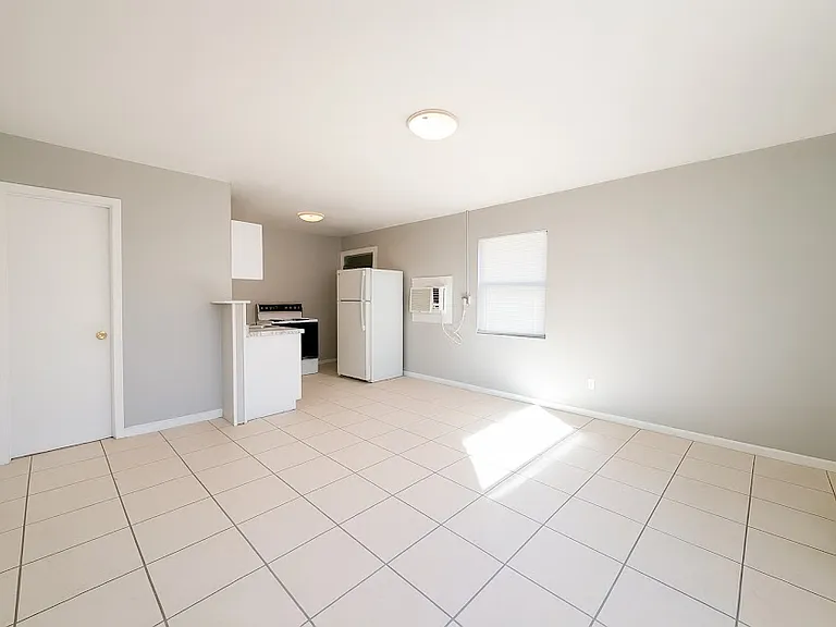 1107 W Arch St #A — Photo 2