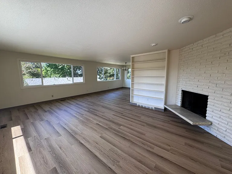 1415 E 31st Ave — Photo 12