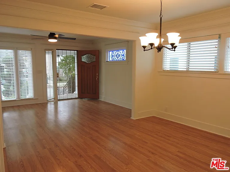 559 N Windsor Blvd — Photo 5