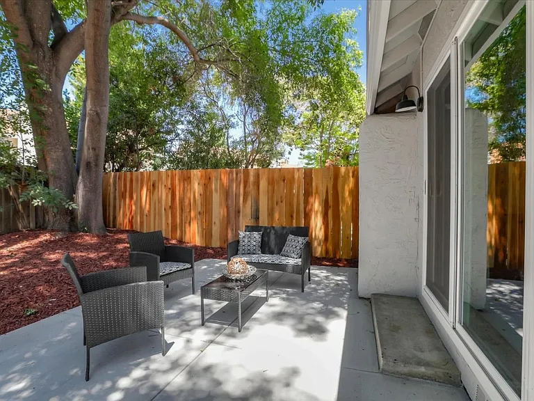 139 Brenton Ct — Photo 17