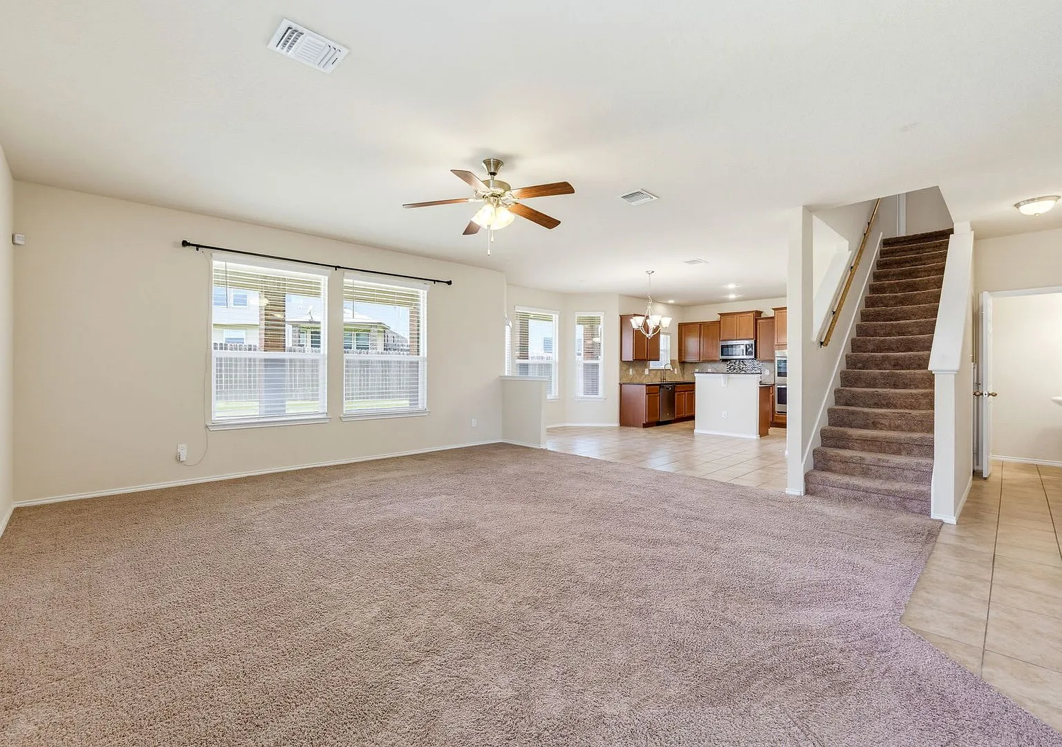 4 bedroom home located in Yowell Ranch with Rent Special — Photo 4
