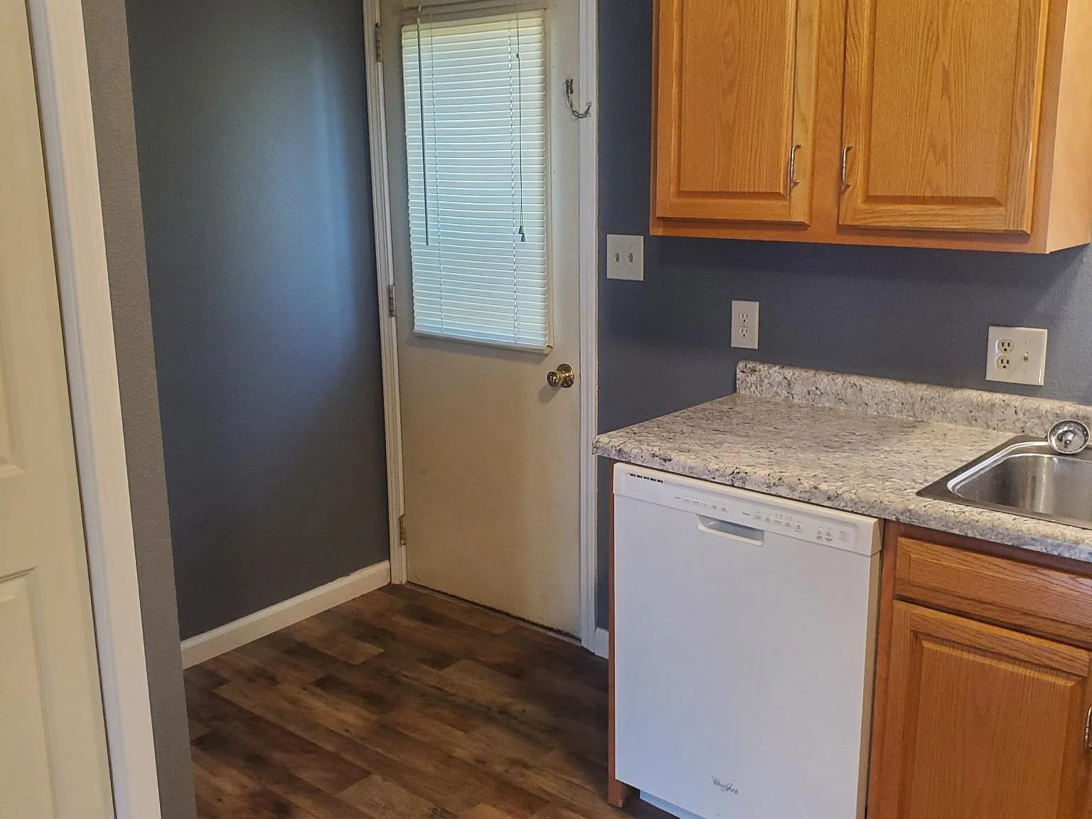 2 bed, 850 sqft, $800 — Photo 3